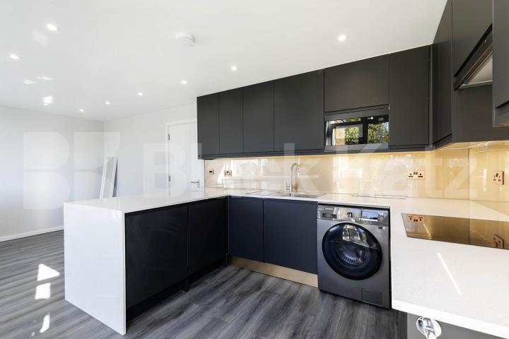 Modern Apartment The Oaks, Queens Park